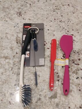 New!Kitchen Lot OXO bottle brush pink silicone spatula and red silicone spreader
